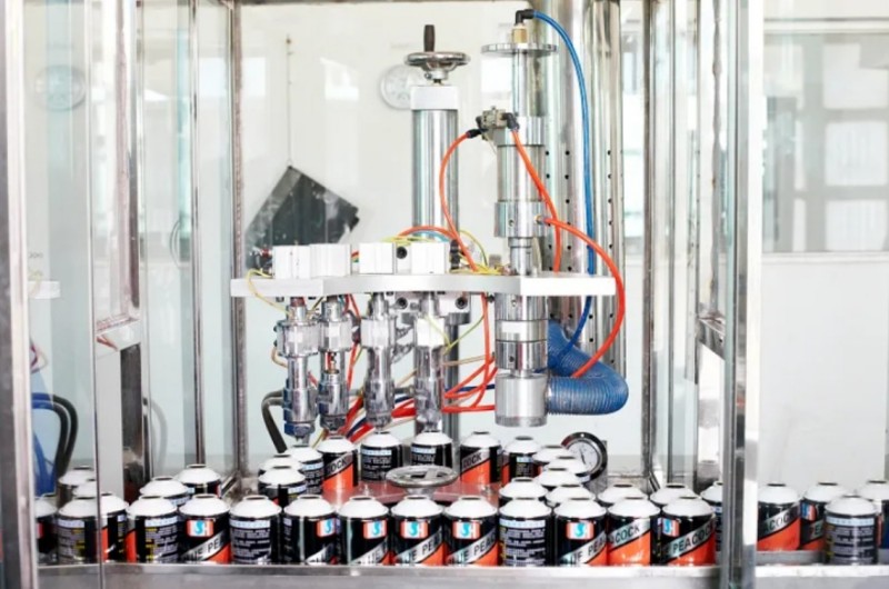 Ο WIlson ασχολείται βαθιά με τη βιομηχανία αεροζόλ ομορφιάς